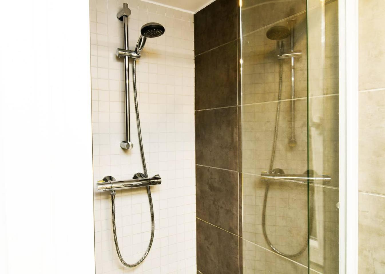Central & Colorful Studio With Air Conditioning Budapest Ngoại thất bức ảnh