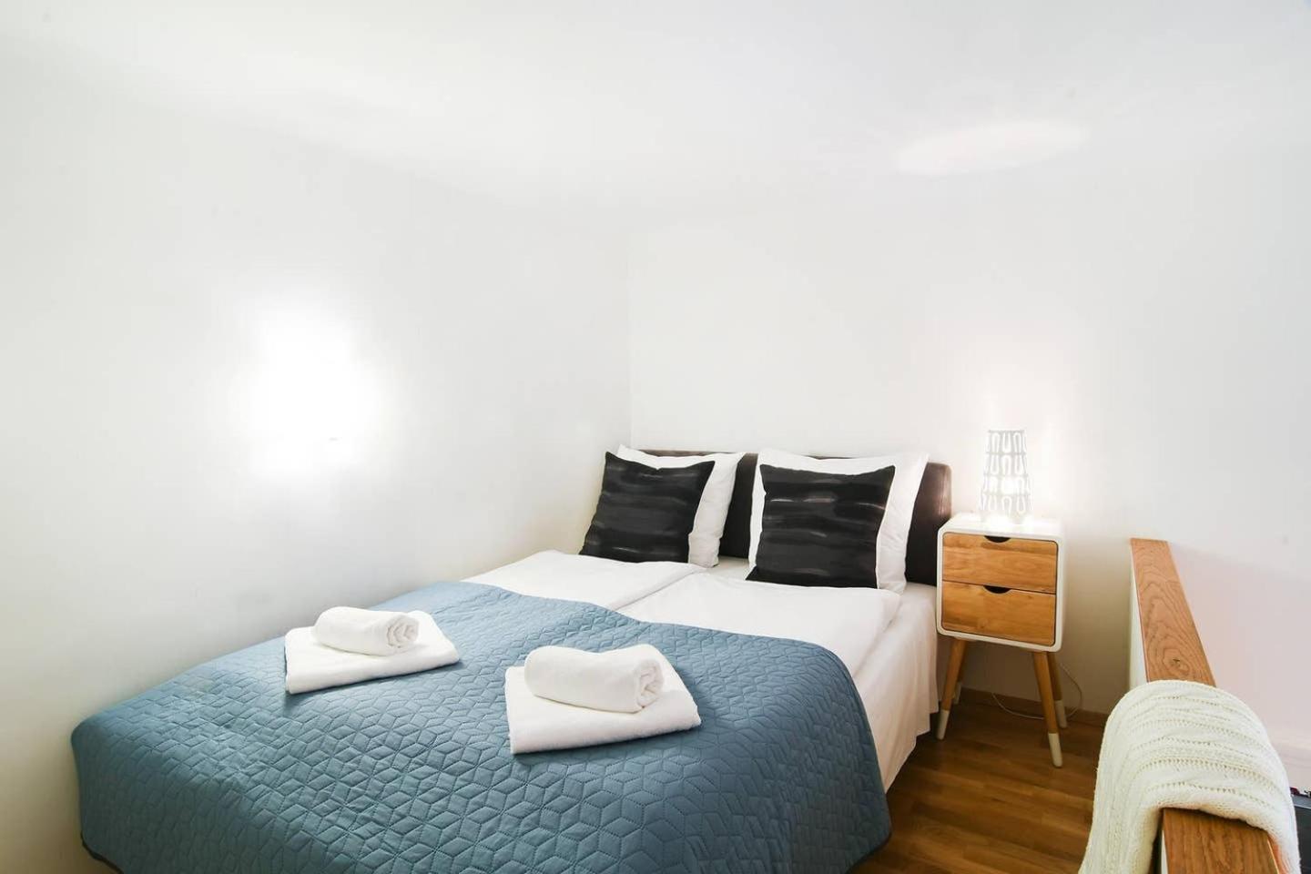 Central & Colorful Studio With Air Conditioning Budapest Ngoại thất bức ảnh