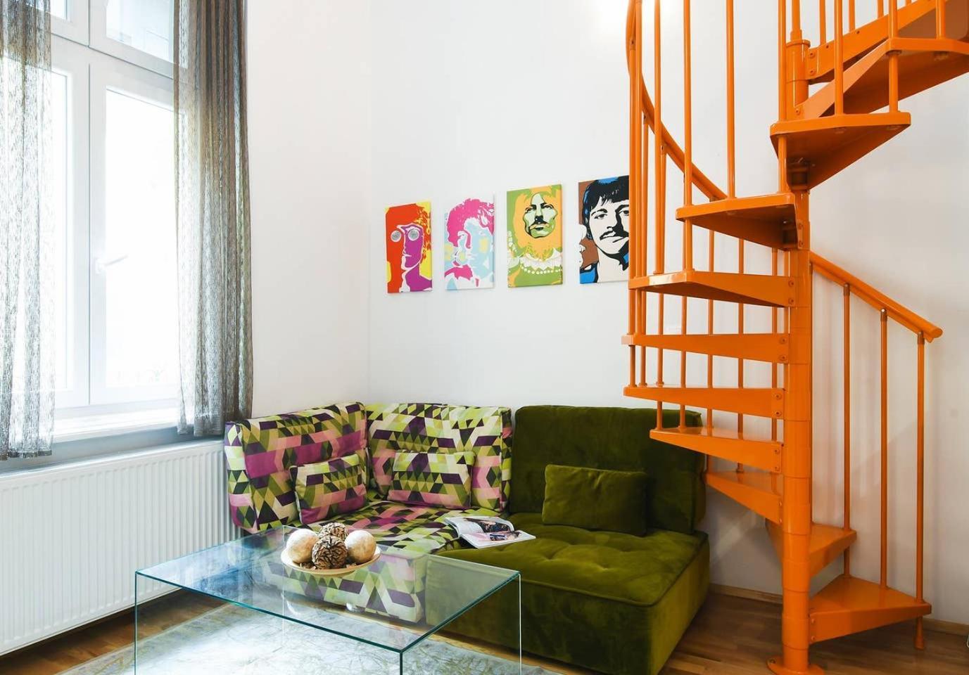 Central & Colorful Studio With Air Conditioning Budapest Ngoại thất bức ảnh